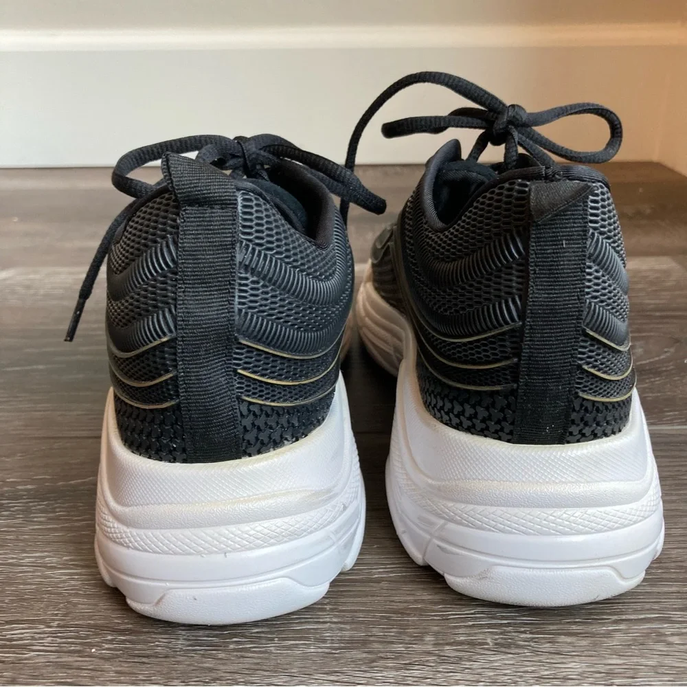 Steven By Steve Madden Massey Black and Gold Sneaker Sneaker Size 9
